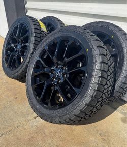4 Chevy Silverado Tahoe Gloss Black 22" Wheels Rims Tires Lugs