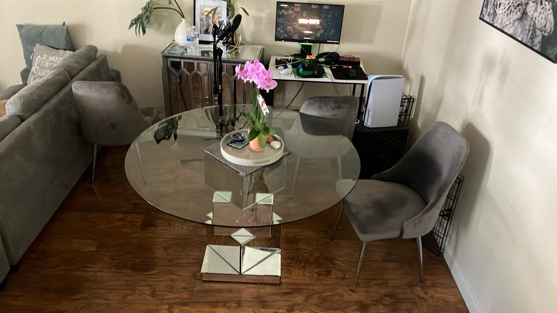 Mirrored Glass Dinning Table