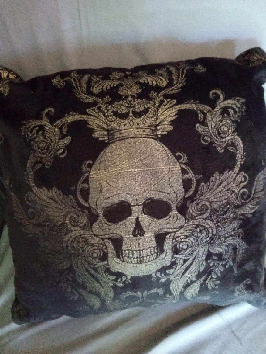 Skull Pillow Clean $7.00 