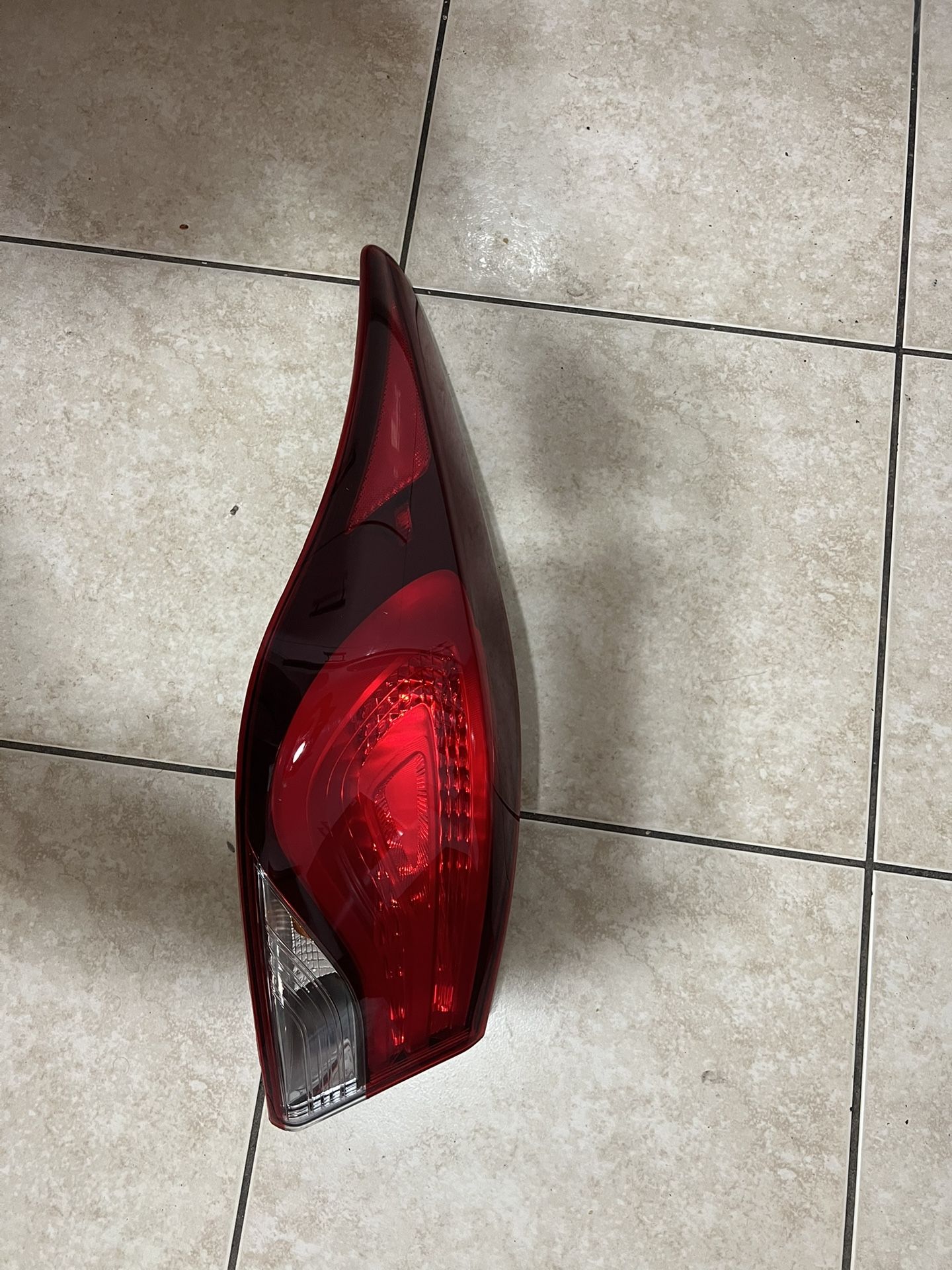 Left Taillight Hyundai Elantra