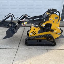 New Mini Skid Steer With 36in Grapple Bucket - Serviced / Upgraded!