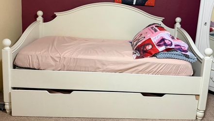 Trundle twin bed