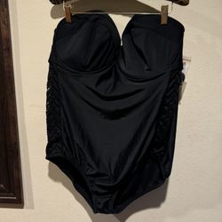 New with tags black swimsuit Size 2x (20W-22W)