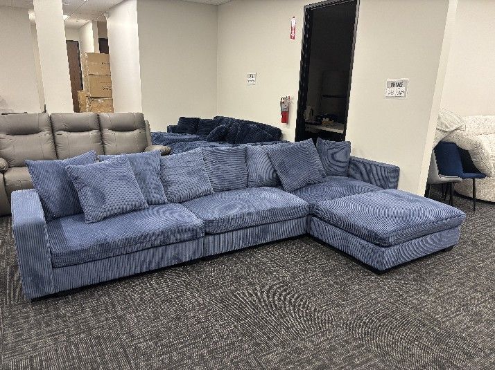 BRAND NEW LARGE SECTIONAL SOFA COUCH SET WITH OTTOMAN INCLUDED