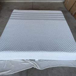 Brand New Leesa Mattress - NEVER USED