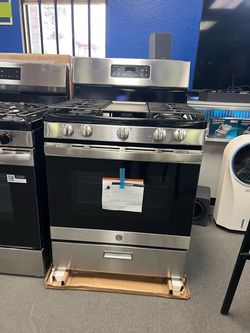 GE STAINLESS STEEL GAS RANGE