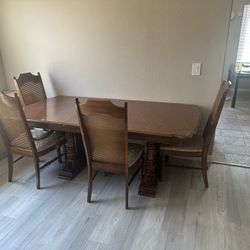 Table  With   4 Chair 