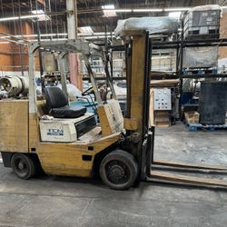 Forklift 