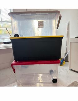 Plastic storage containers