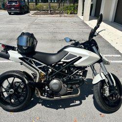 2010 Ducati Hypermotard 796