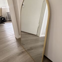 20x30 Arch Mirror (Gold)