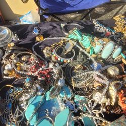 jewelry large yard sale today Sunday