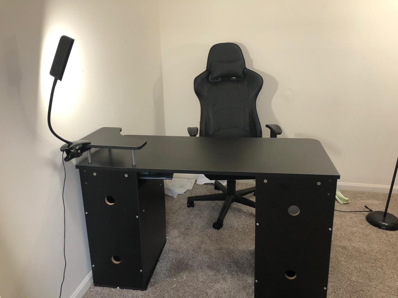 Desk with gaming chair in good condition
