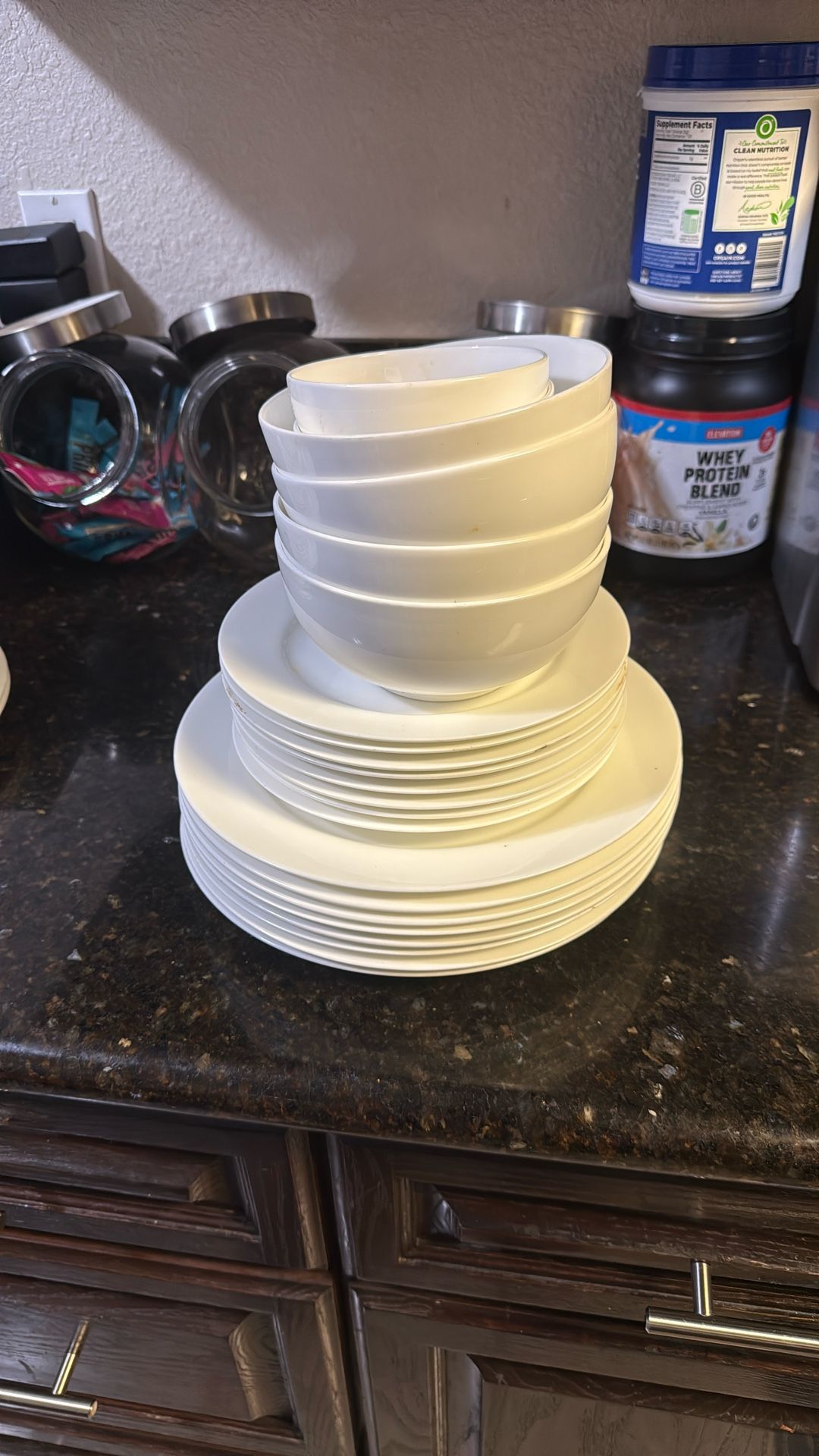 Mikasa 8 Plates 8 Small Plates And 4 Bowls And Two Small Bowls Bone China