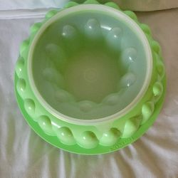 SPRING SALE Vintage Tupperware Gelatin Mold Desert Ring Mint Green 3-Piece...watch it jiggle