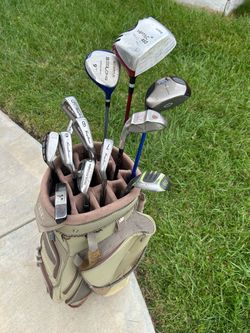 Complete men’s golf club set with bag.