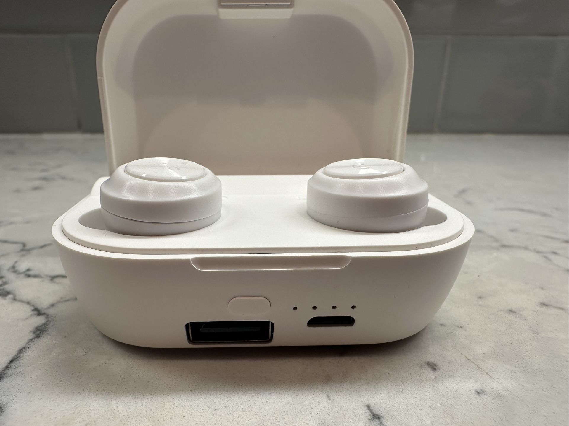 New— Azzaro wireless Bluetooth ear pads