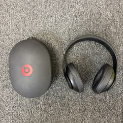 like new dr dre beats head phones