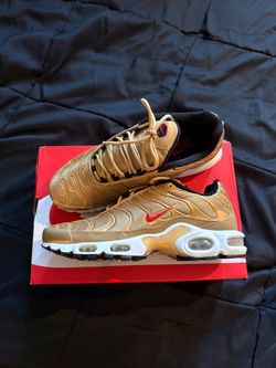 Gold air max’s