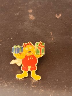 McDonald’s Birdie holiday pin