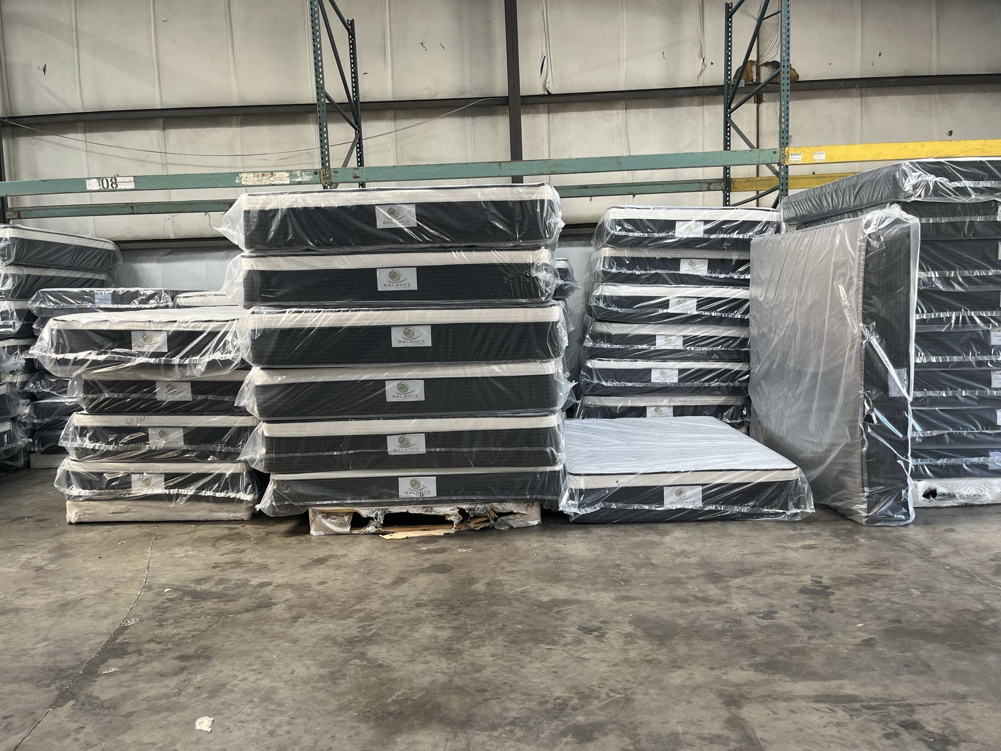  👀👀TWIN,FULL,QUEEN AND KING MATTRESS STARTING AT $150‼️A SET BEST PRICE IN TOWN BEST PRICE ON  BRAND NEW PLUSH TOP MATTRESS 