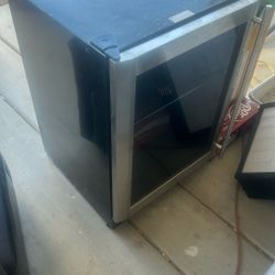 Magic Chef Mini Refrigerator 