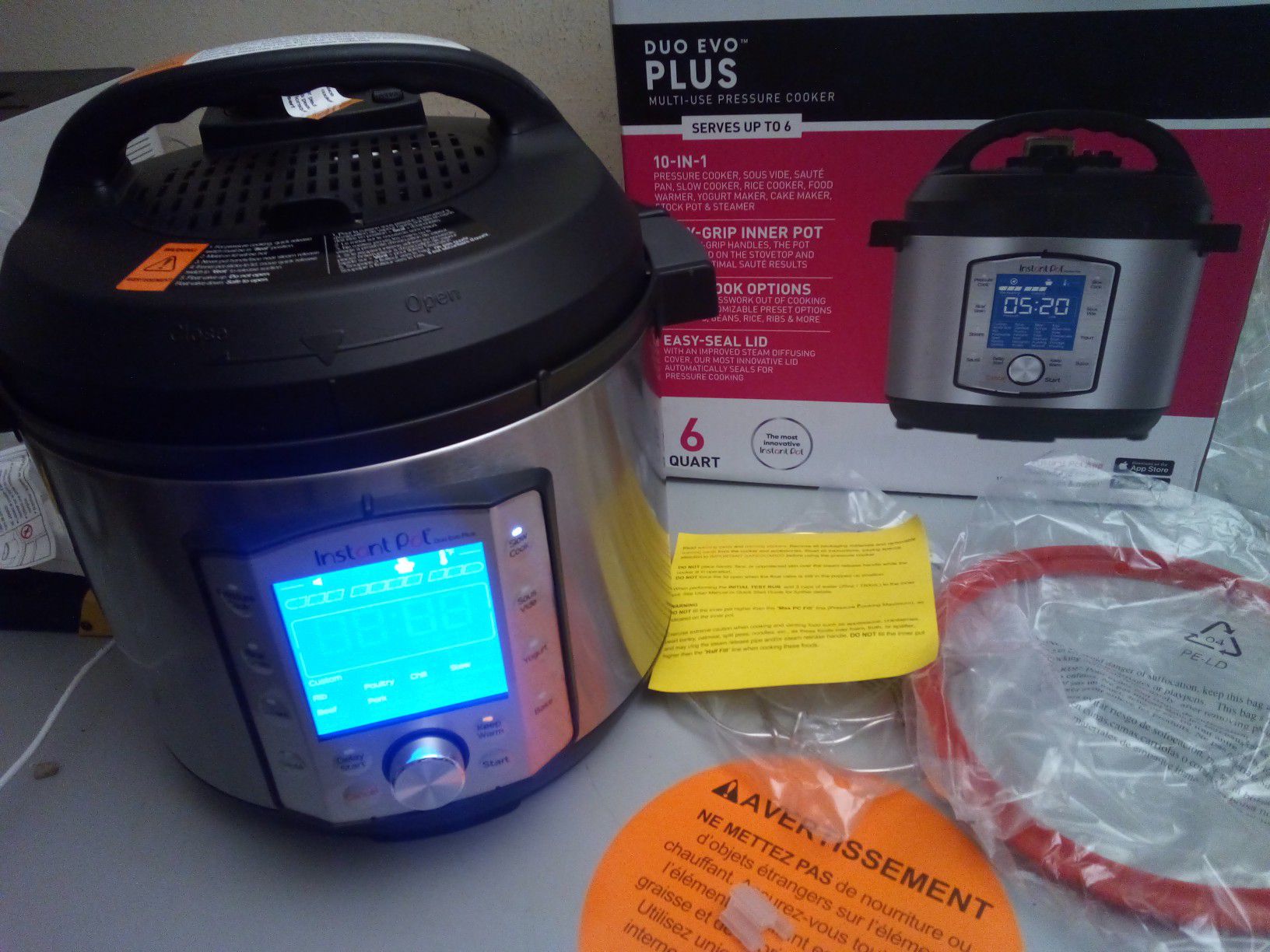 Instant Pot Duo Evo Plus Pressure Cooker 6Qt / new