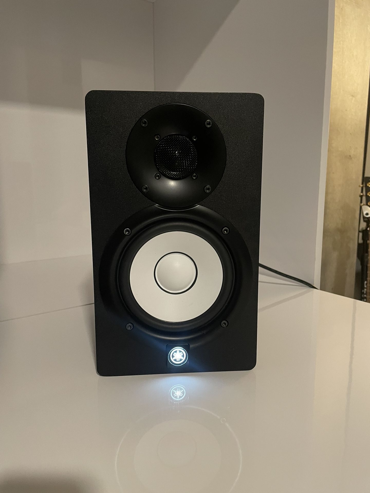 Yamaha HS5 W 5-inch Powered Studio Monitor Speaker