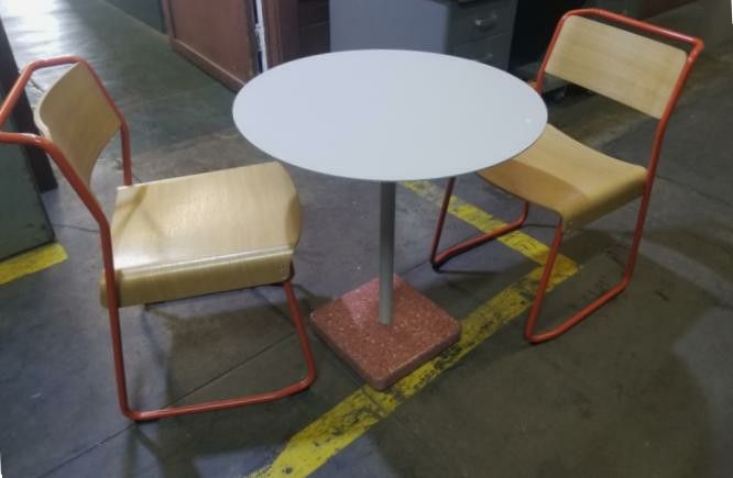 VG & P Breakfast / Break-Room Table & Chairs