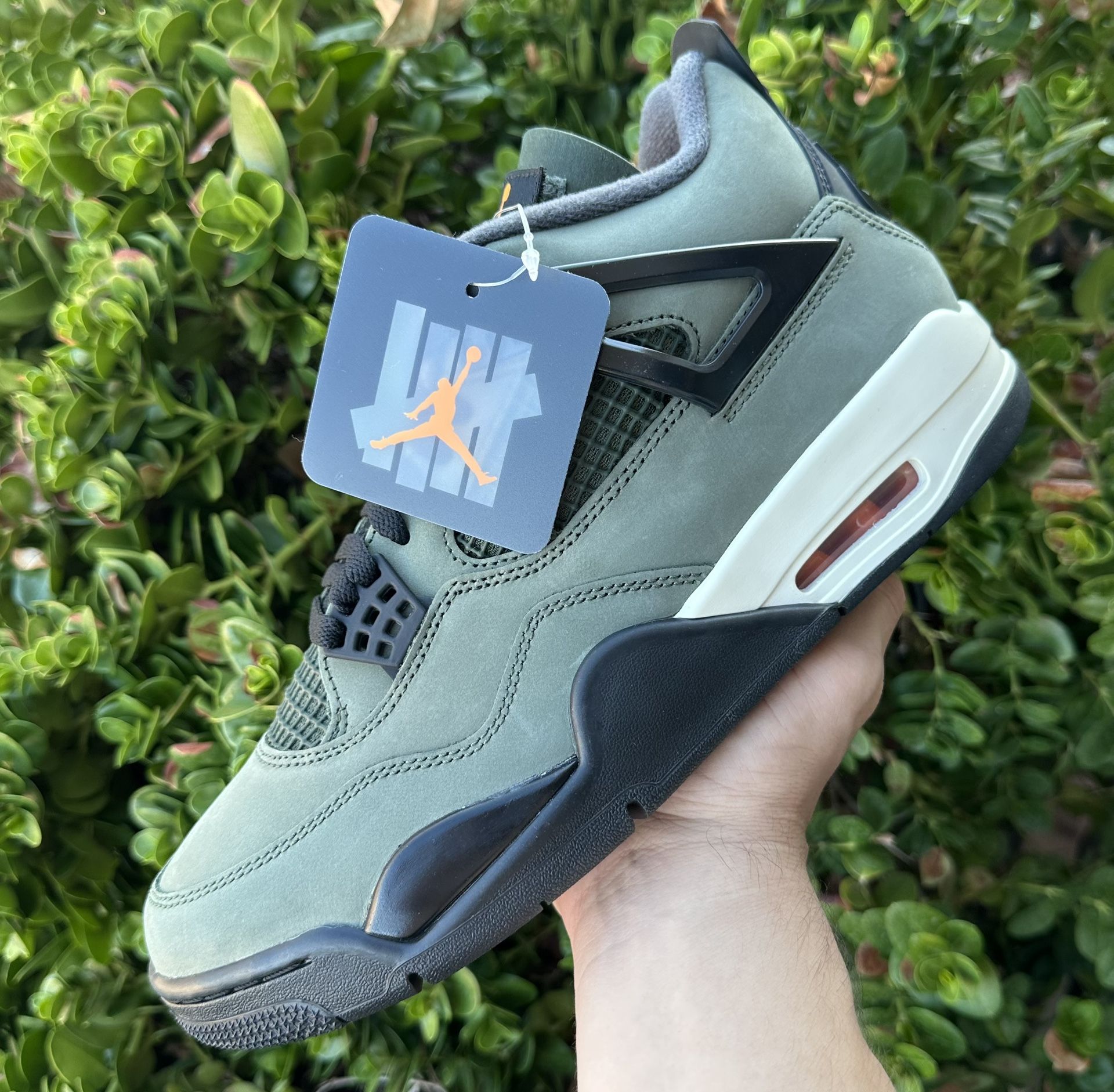 Jordan Retro 4 Undefeated