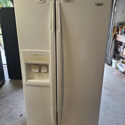 Refridgerator (Great Shape)