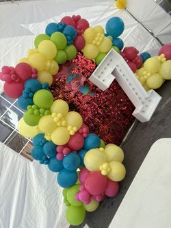 Hot Pink Shimmer Wall Trolls Decor