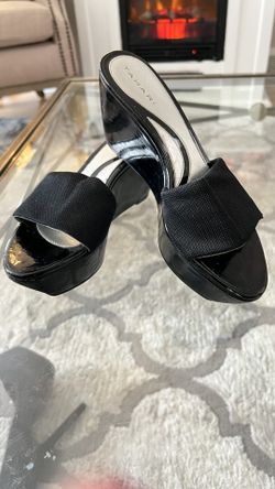 Slip On Black patent leather platform sandals