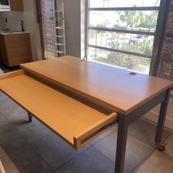 Pocket Desk-Steel Legs On Wheels