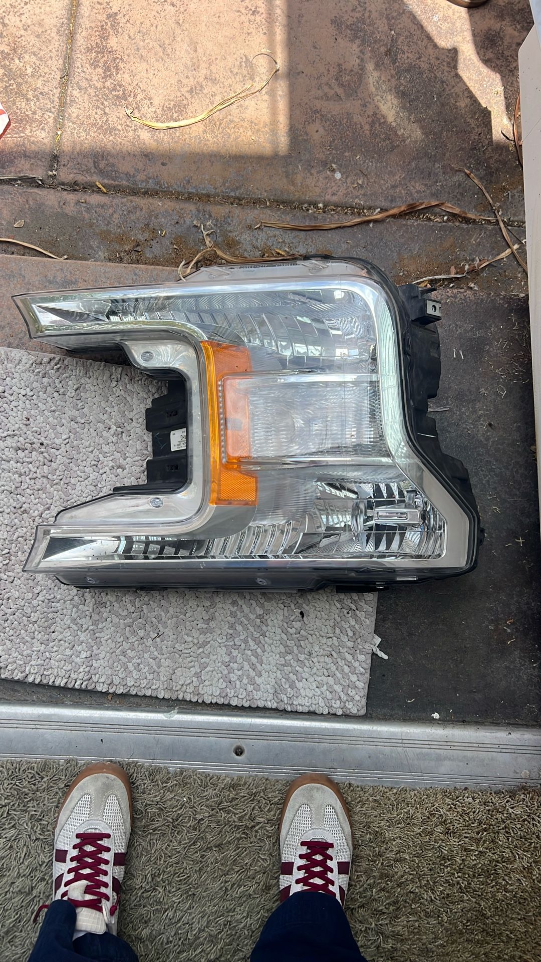 2018 Ford F150 Passenger Side Headlight
