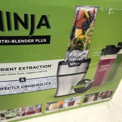 Ninja BN301 Nutri-Blender Plus Compact Personal Blender 900