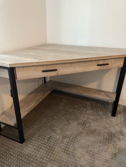 Corner desk