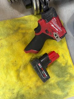 Milwaukee M12 Impact