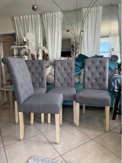 Set of 4 Dining Chairs – Like New – Modern & Clean