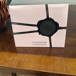 FLOWERBOMB BY VIKTOR & ROLF 