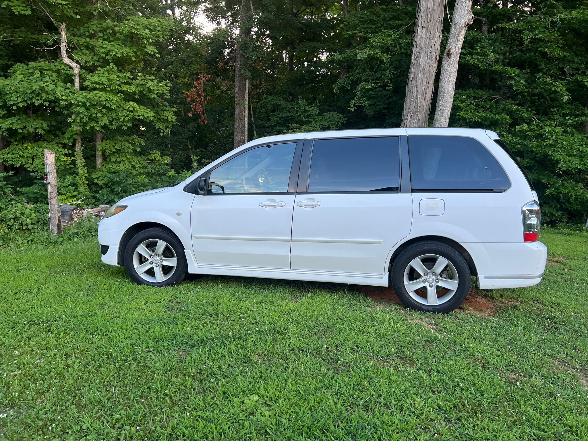 2005 Mazda MPV