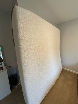 King size mattress in great condition !!!