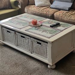 Chic Coffee Table With Storage Drawers 
