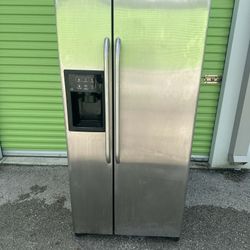 GE Stainless Steel Refrigerator SxS  