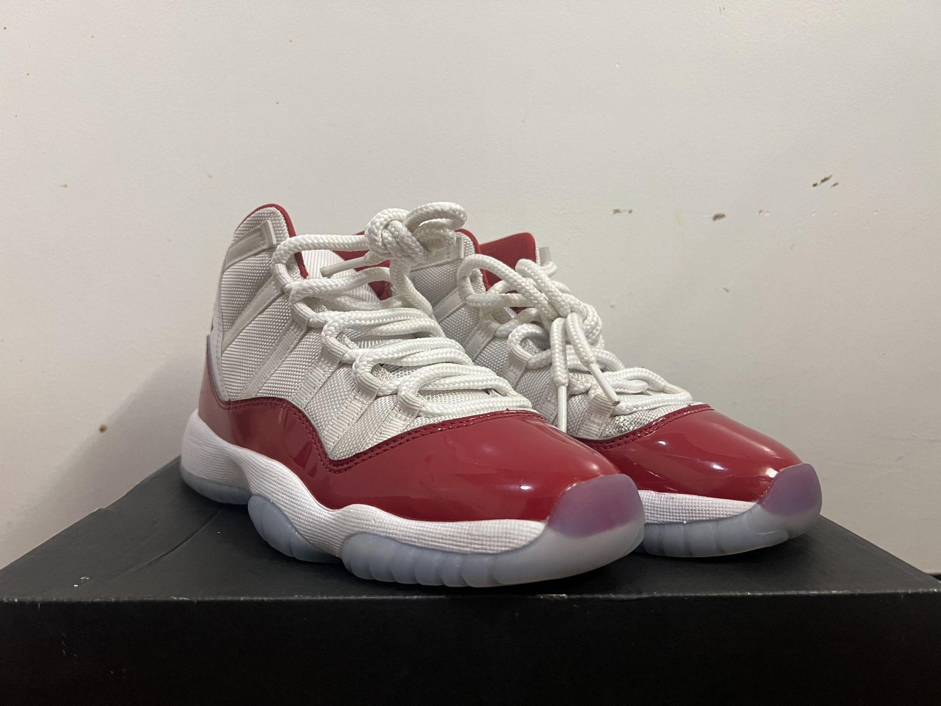 Jordan 11 Cherry 4y/5.5W