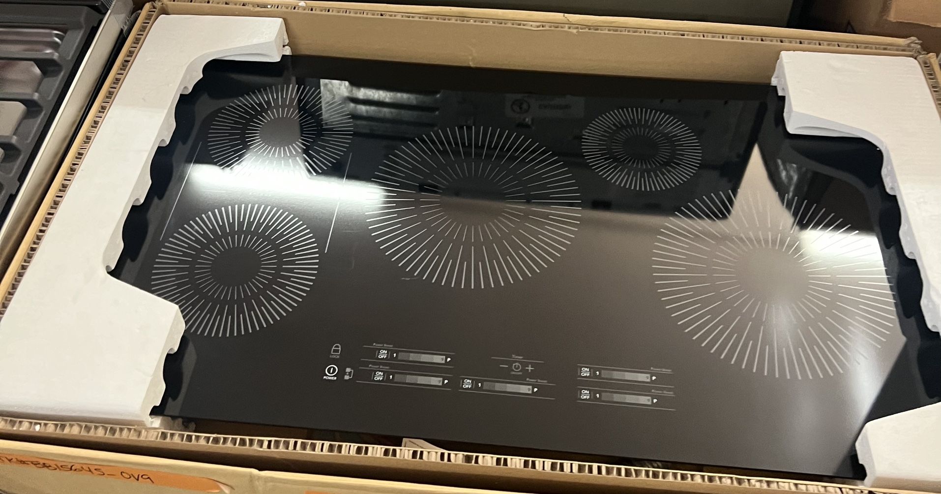 New Frigidaire 36 in. Induction Modular Cooktop with 5 Elements in Black