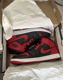 New Black Gym Red White Air Jordan 1 Mid Size 10.5 Sneakers New in Box