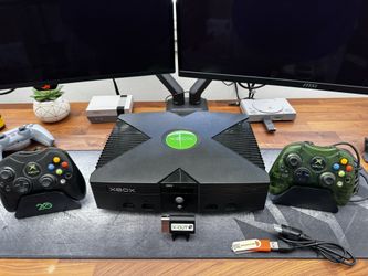 Original xbox With insignia plug And Play 