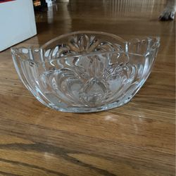 Beautiful glass bowl heavy mint condition