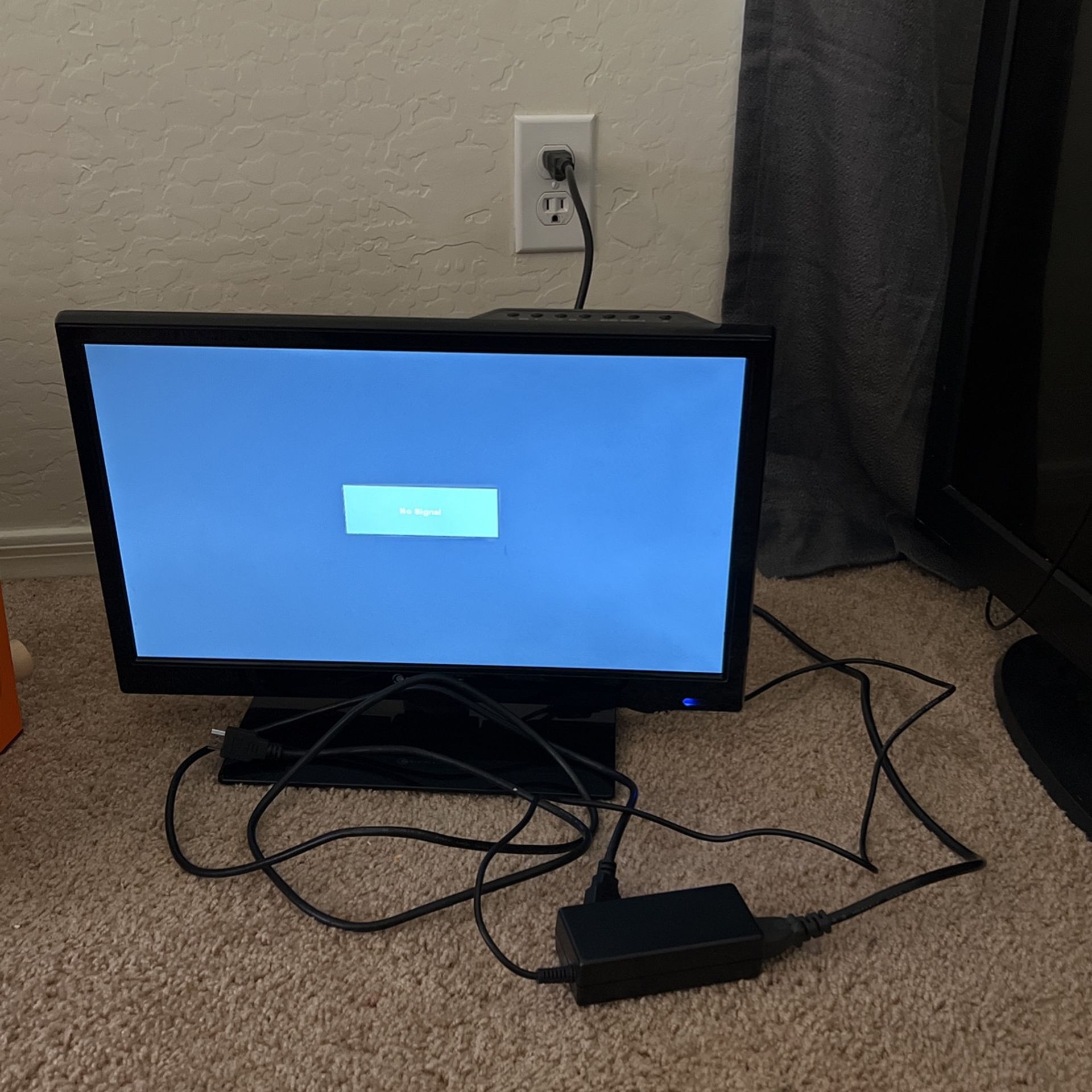 19” Element TV/Monitor